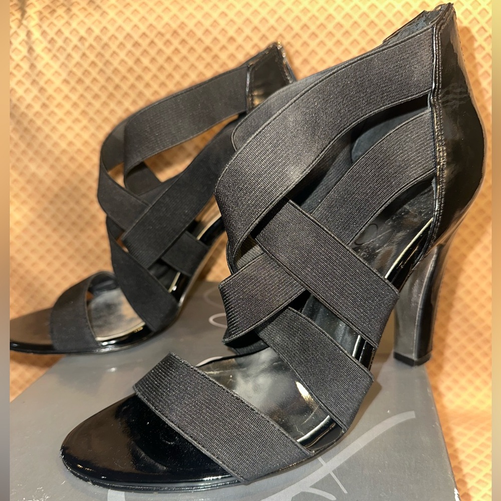 Jessica Simpson Black Strappy Elastic Open-Toed Heels with Zipper Back